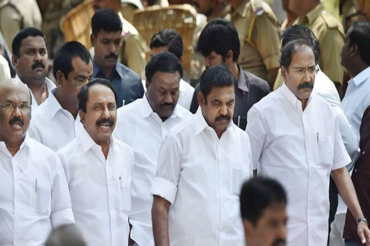 விஸ்வரூபம் எடுக்கும் கொடநாடு விவகாரம்:  வதந்தி என முற்றுப்புள்ளி வைக்கும் அமைச்சர்கள்!