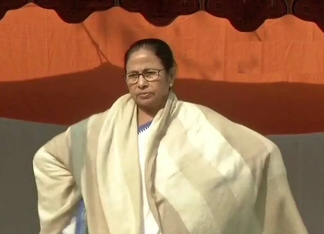 mamata banerjee, mamata banerjee running video, mamata jogging video, mamata climate change, mamata darjeeling hills march, மம்தா பானர்ஜி, மம்தா பானர்ஜி ஜாகிங், சர்வதேச காலநிலை நடவடிக்கை தினம், mamata climate action, awareness on conservation of the environment, Mamata Banerjee’s 10 km jog,