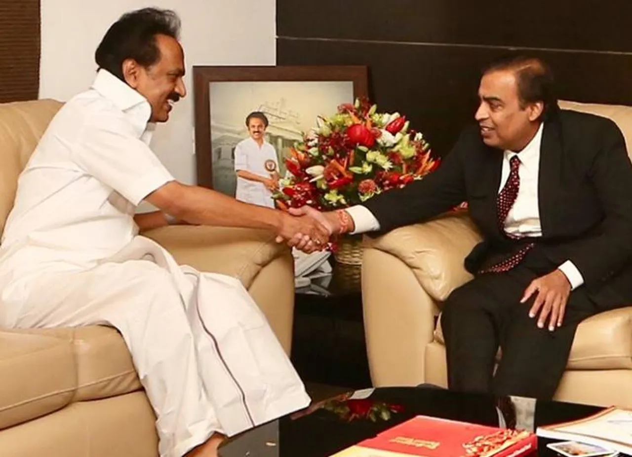 Mukesh ambani met MK Stalin akash ambani - சூடு பிடிக்கும் தேர்தல் களம்! மு.க.ஸ்டாலின் வீட்டுக்கே வந்து அழைப்பு விடுத்துள்ள முகேஷ் அம்பானி!