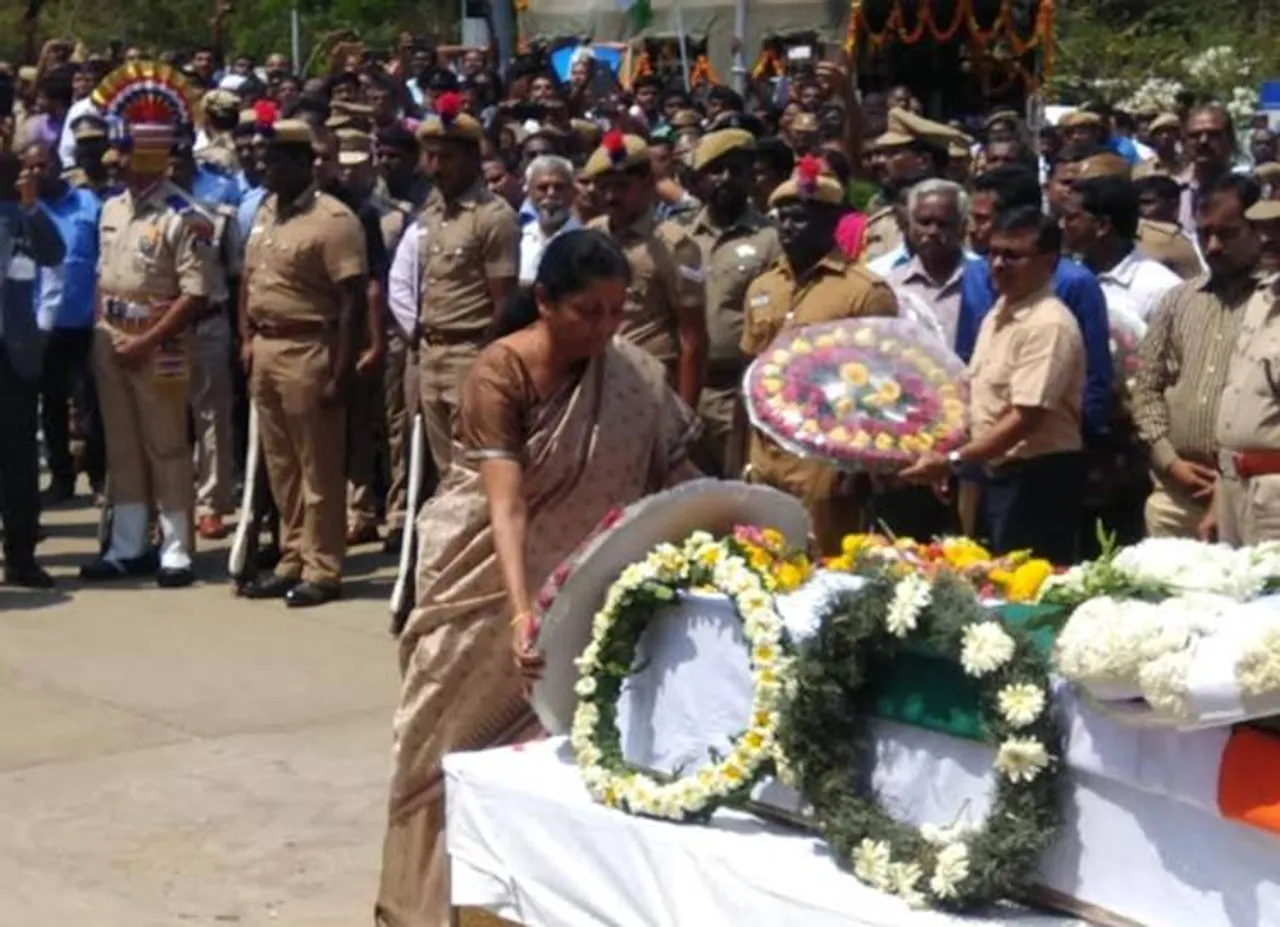 CM Palanisamy announced goverment job for two jawan famnilies - புல்வாமா தாக்குதல்: உயிரிழந்த வீரர்களின் குடும்பத்தில் ஒருவருக்கு அரசு வேலை! - முதல்வர் பழனிசாமி