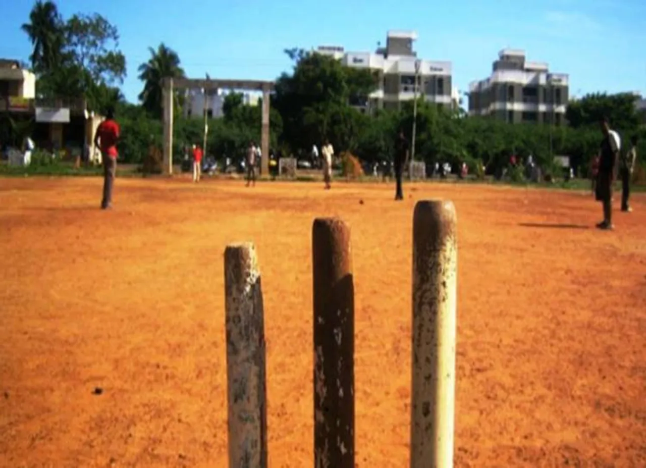 21 year old college boy died hitting by ball while played cricket chennai - கிரிக்கெட் விளையாடிய போது நிகழ்ந்த சோகம்! நண்பர்கள் கண் முன்னே உயிரிழந்த கல்லூரி மாணவர்