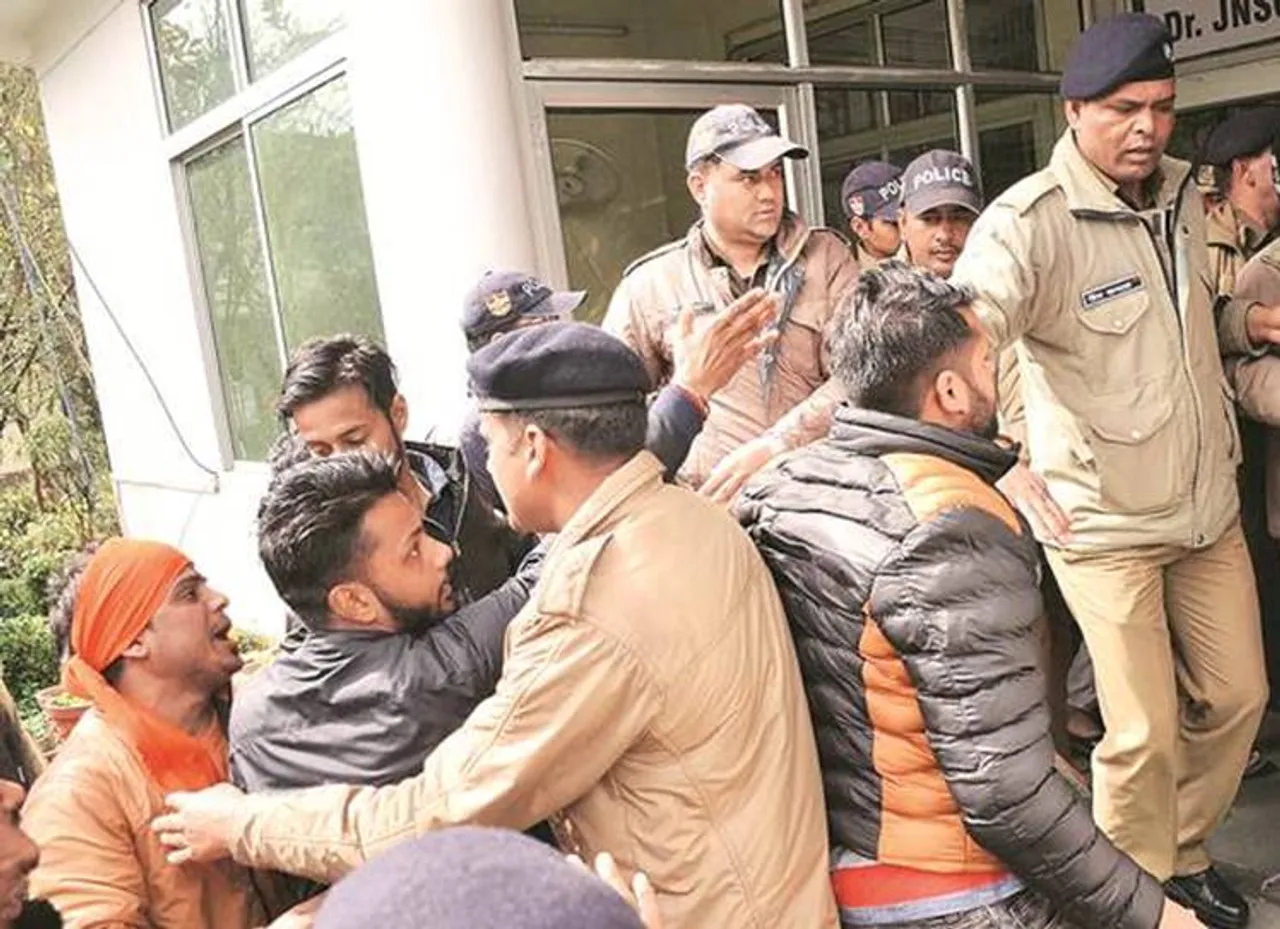 Attacks on Kashmiris : MHA asks states to ensure security