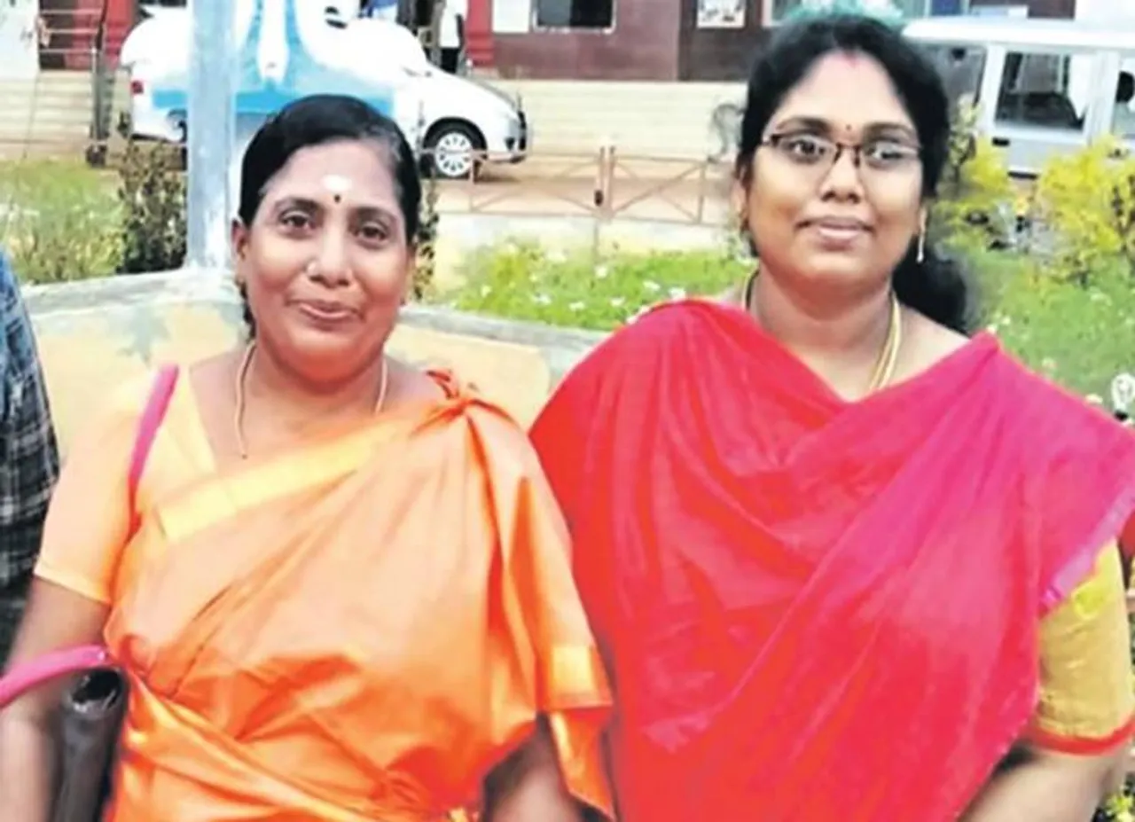 TNPSC group 4 result mother and daughter cleared in same attempt Theni - தாய்க்கும், மகளுக்கும் ஒருசேர அப்பாயின்ட்மெண்ட் ஆர்டர்! டிஎன்பிஎஸ்சி தேர்வு முடிவில் சுவாரஸ்யம்!