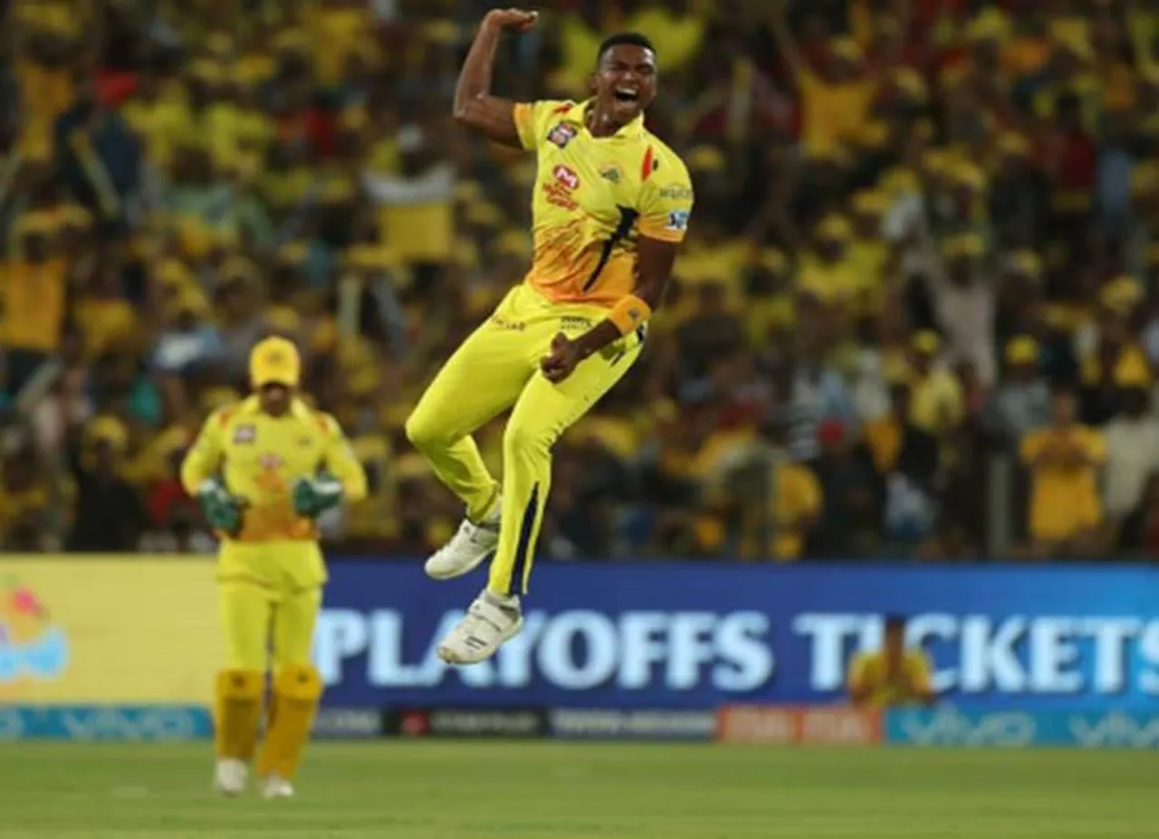 Lungi Ngidi Out of IPL 2019 Due to Injury MS Dhoni - சிஎஸ்கேவுக்கு மிகப்பெரிய பின்னடைவு.... தோனியின் ஃபேவரைட் வீரர் விலகல்!