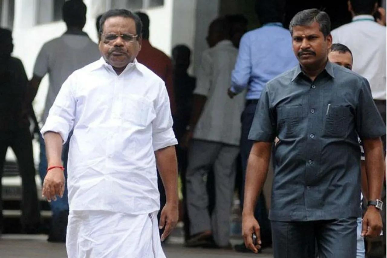எம்.எல்.ஏ.க்கள் தகுதி நீக்கம்