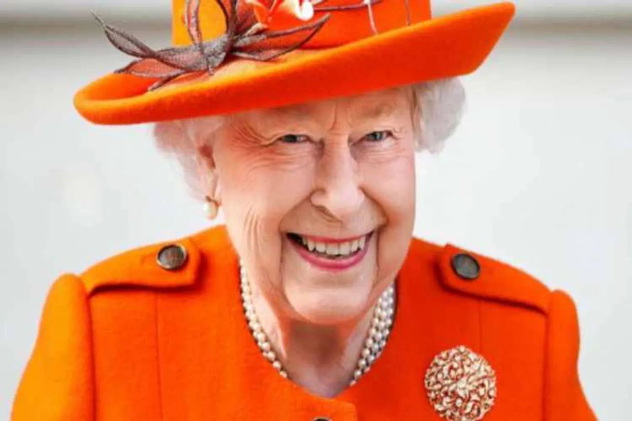 britain queen, elizabeth, social media manager, instagram, twitter, buckingham palace, பிரிட்டன், மகாராணி, எலிசெபத், டுவிட்டர், இன்ஸ்டாகிராம்