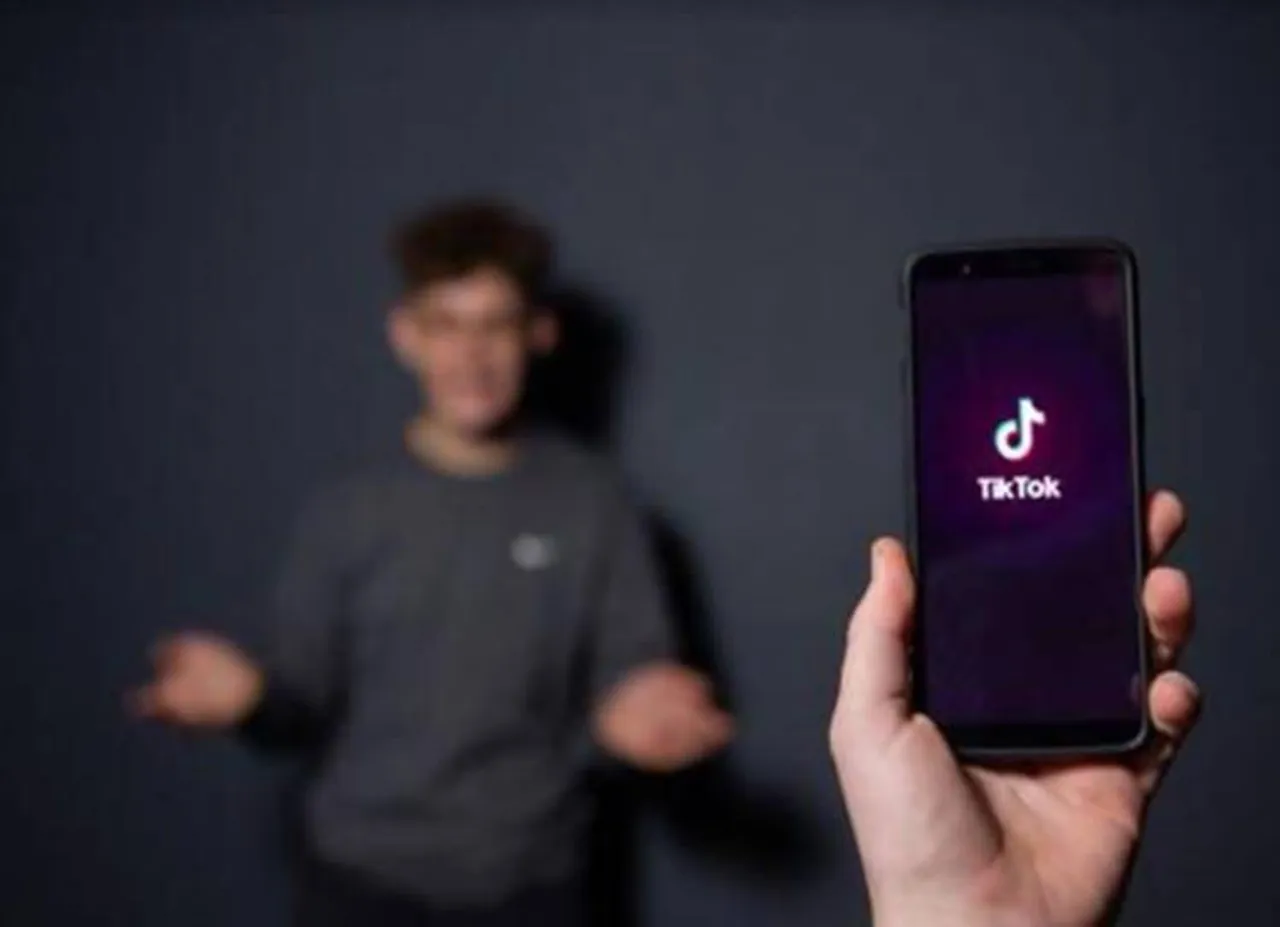TikTok reclaims the number one spot on iOS and Play Store in India - பிளேஸ்டோரில் மீண்டும் முதலிடம் : டிக்டாக் வழங்குகிறது தினமும் ரூ.1 லட்சம் பரிசு