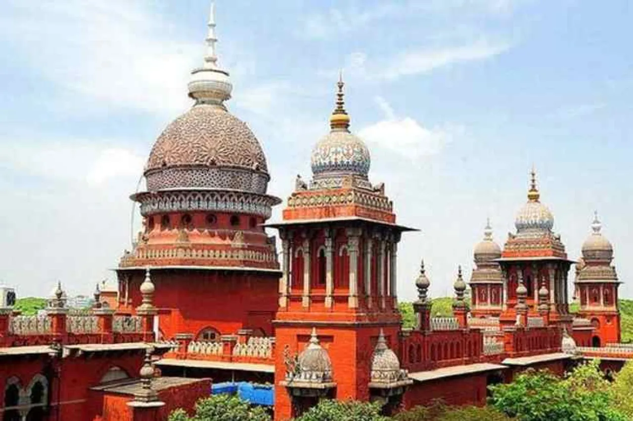adi dravida students college fee case chennai high court anna university - ஆதி திராவிட மாணவர்களுக்கு கல்விக் கட்டணத்தை திருப்பித் தர ஐகோர்ட் உத்தரவு!