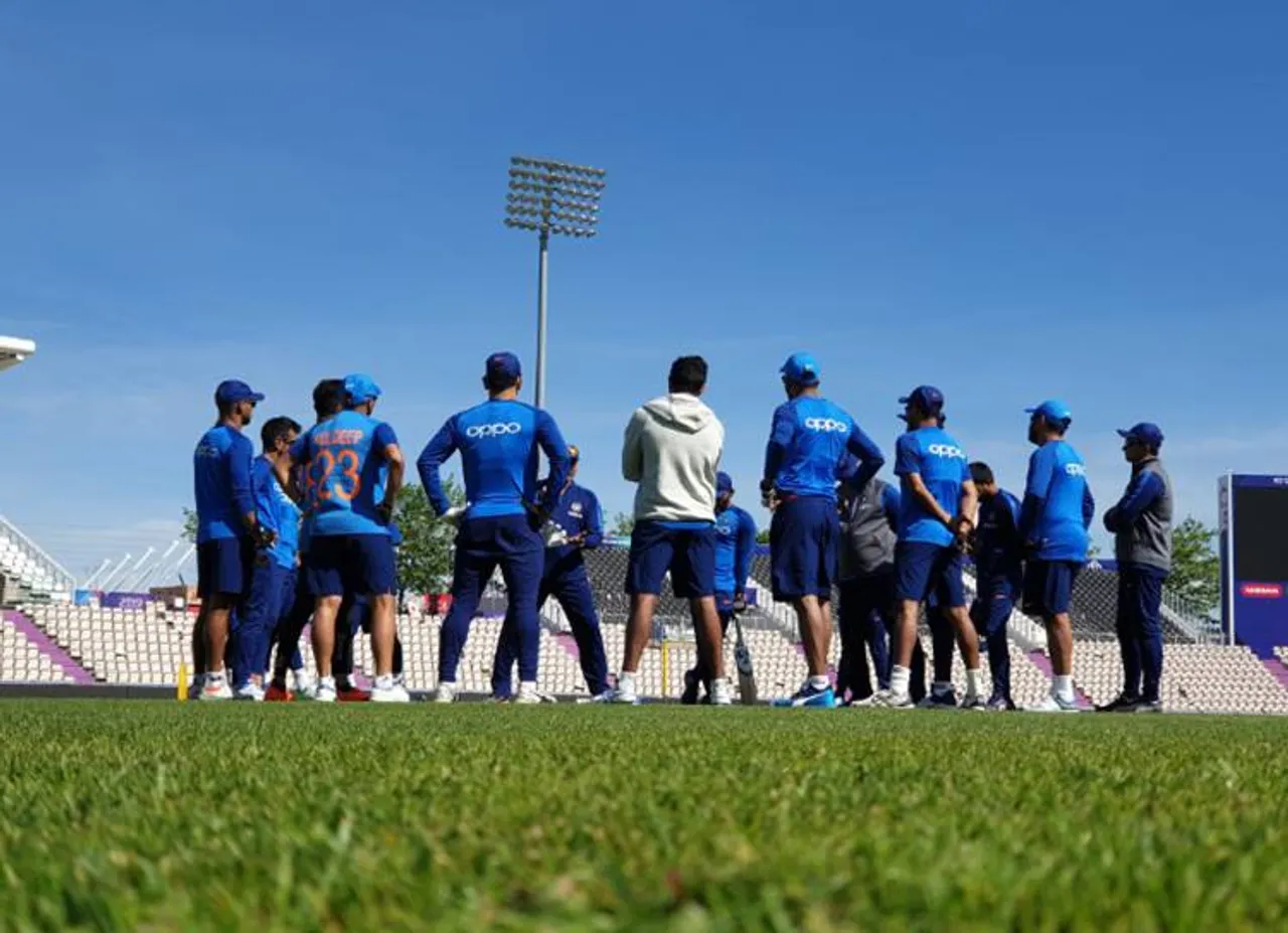 virat kohli left thumb injury ind vs sa cwc 2019 - World Cup 2019: சிக்கலில் விராட் கோலி... கட்டை விரலில் காயம்! No.3க்கான பேக்-அப் பேட்ஸ்மேன் யார்?