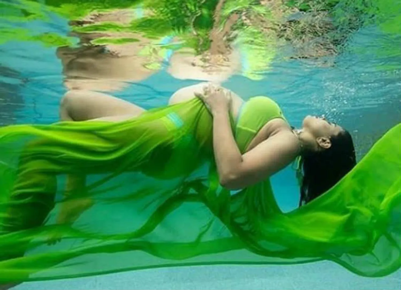 Sameera Reddy Baby Bump Photo shoot