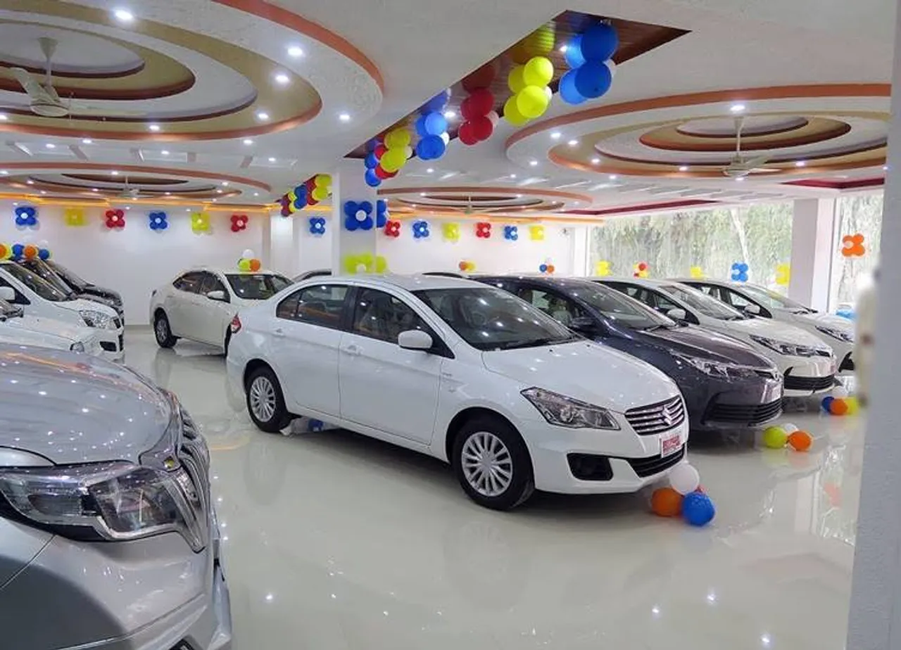 Passenger cars sale slowdown deepens