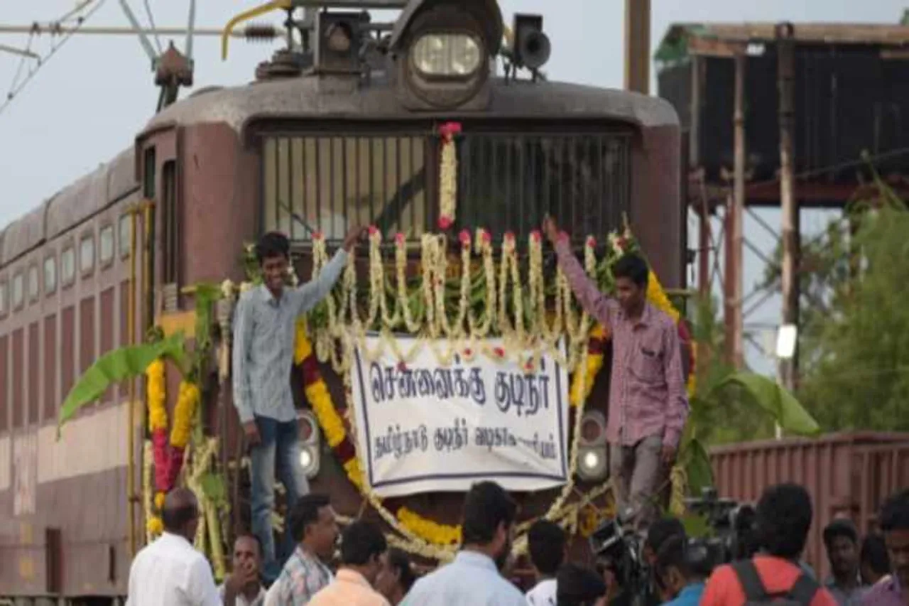chennai, water, jolatrpet, train, tanker, water scarcity, vellore, சென்னை, தண்ணீர், ஜோலார்பேட்டை, ரயில், டேங்கர், தண்ணீர் பற்றாக்குறை, வேலூர்