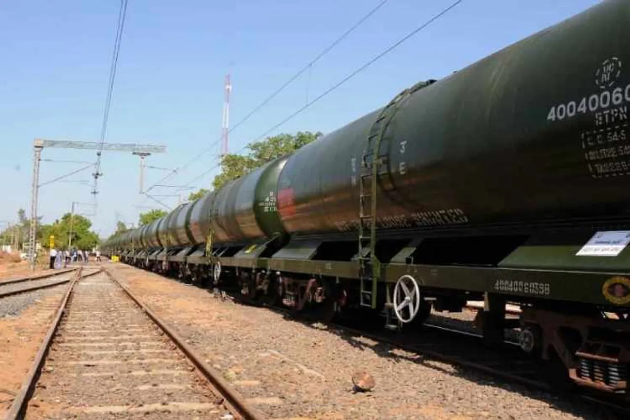 water scarcity, chennai water scarcity, water train, jolarpettai, train from water, தண்ணீர் பற்றாக்குறை, சென்னையில் தண்ணீர் பற்றாக்குறை, தண்ணீர் ரயில், ஜோலார்பேட்டை