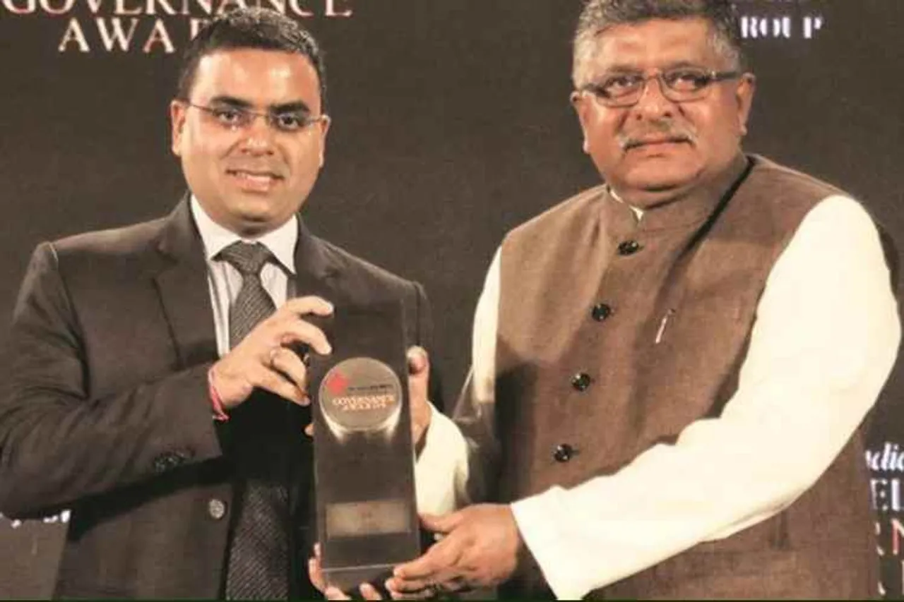 express governance awards, vivek yadav, vizianagaram dc, energy solar energy, solar cells, விவேக் யாதவ், விஜயநகர மாவட்ட ஆட்சியர், சூரியசக்தி, indian express award, india news, Tamil Indian Express, Andhra Pradesh,