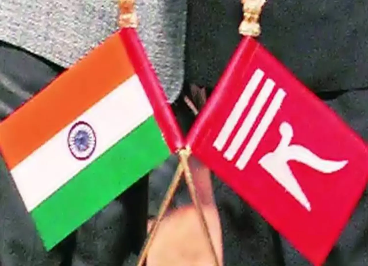 jammu kashmir special status scrapped flag no longer - ஜம்மு & காஷ்மீர் சிறப்பு அந்தஸ்து நீக்கம்... இனி சிகப்பு கொடி அங்கு பறக்க முடியாது!