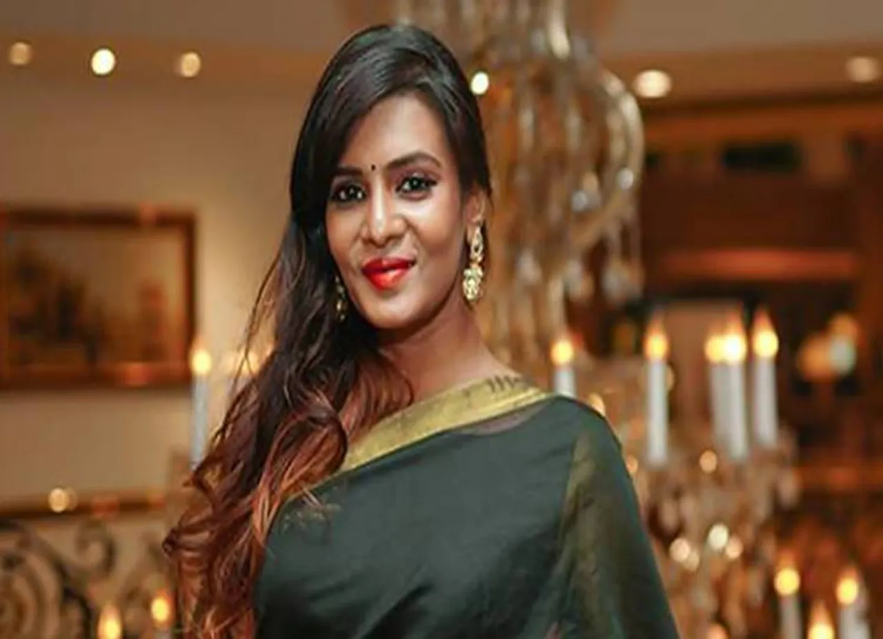 meera mithun pub dance video biggboss - இளைஞருடன் பப்பில் ஆட்டம் போட்ட மீரா மிதுன்... வீடியோ