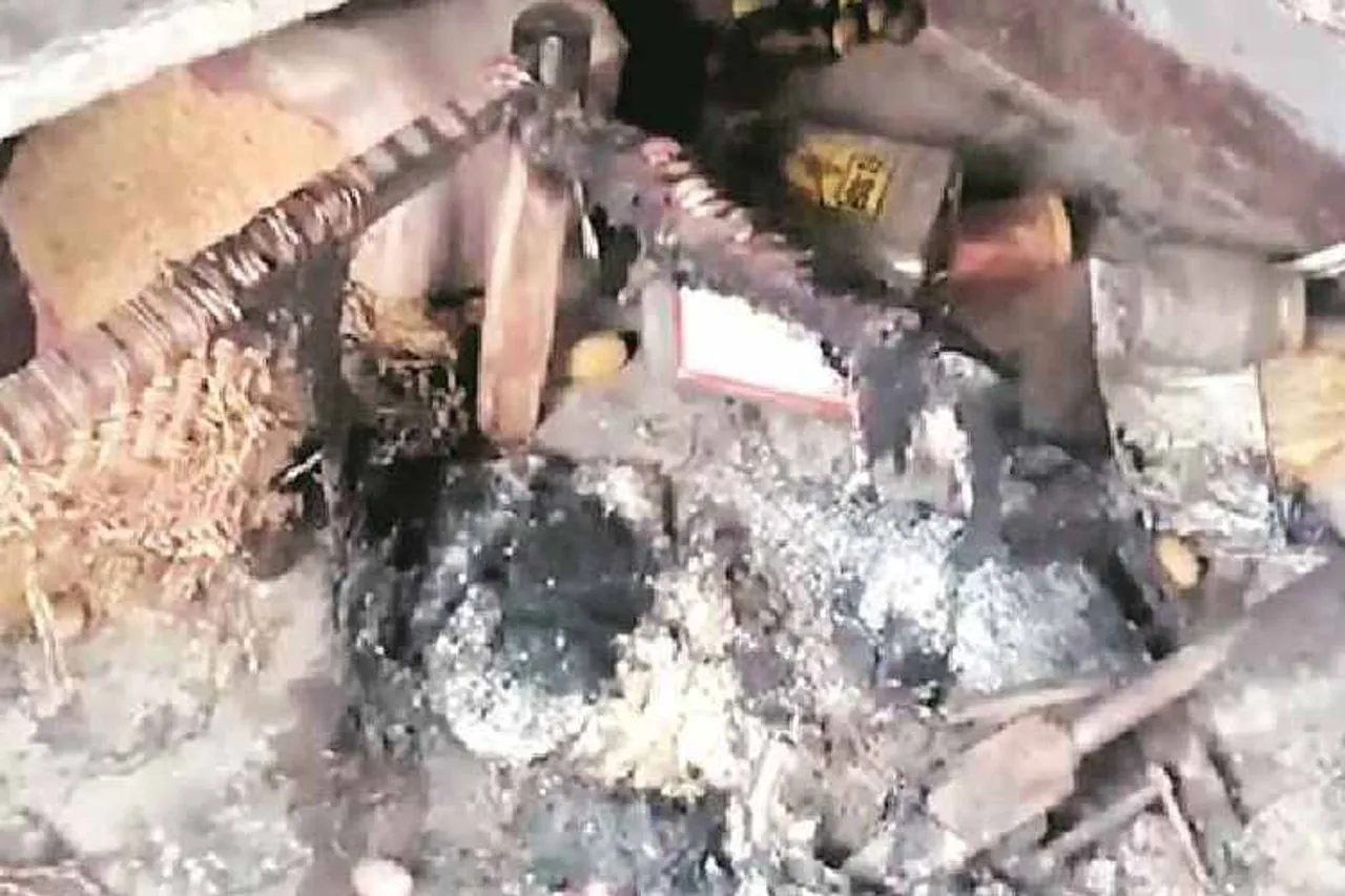 dalit youth burnt alive, up police, uttar pradesh police, dalit burnt alive, தலித் இளைஞர் உயிருடன் எரித்துக்கொலை, உத்தரப் பிரதேசம், up dalit burnt alive, lucknow news, city news, Tamil indian express