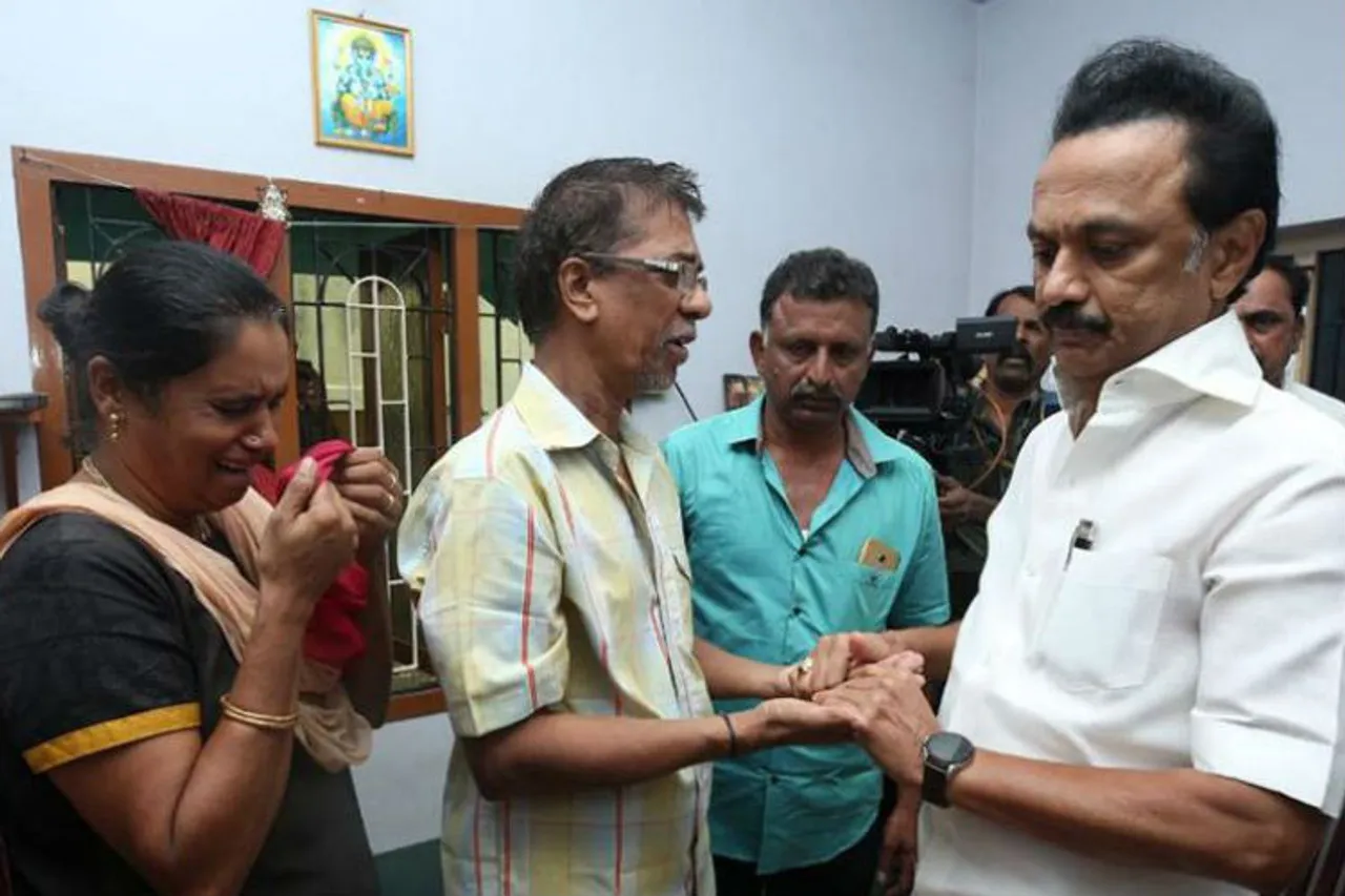 mk stalin meets subhasri family