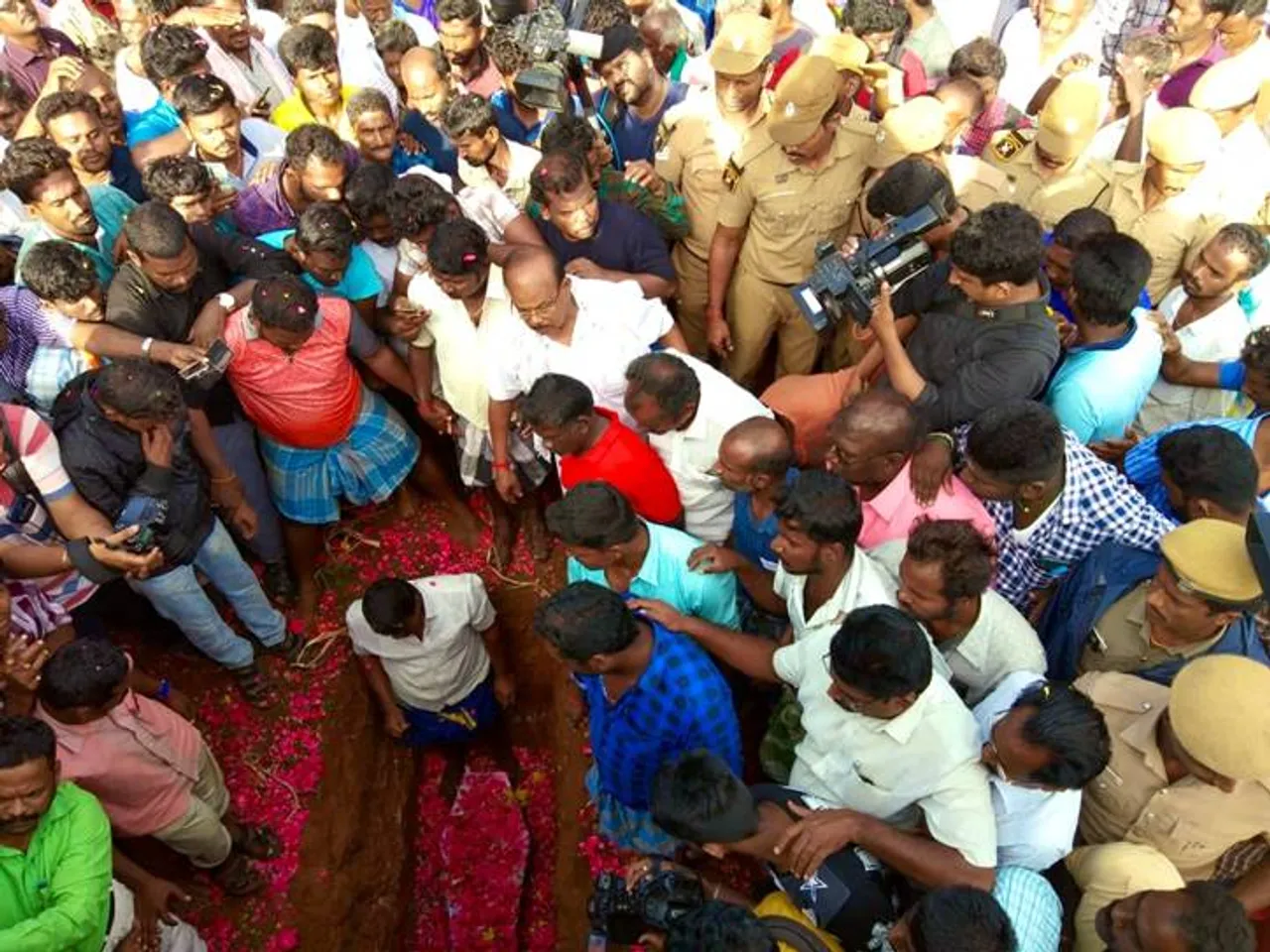 sujith borewell rescue live updates, sujith rescue expenses, சுஜித், சுஜித் வில்சன், போர்வெல், திருச்சி நடுக்காபட்டி
