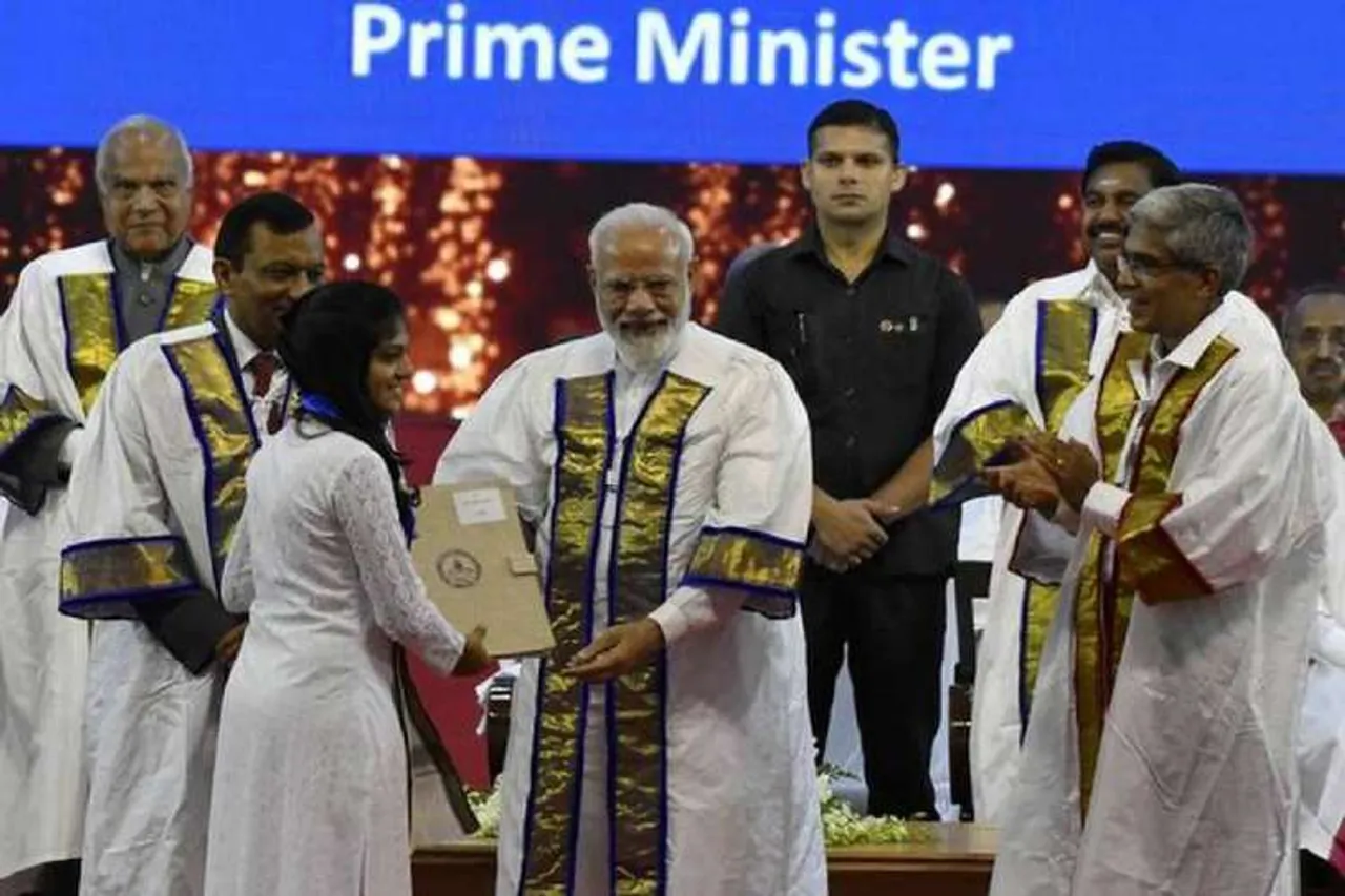 Kavitha gopal IIT madras Convocation - Kavidha Gopal First girl student of IIT madras to win president Price