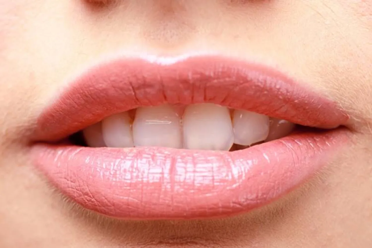 how to maintain lips - உதடு வெடிப்புக்கு இயற்கை முறையில் வீட்டு வைத்தியம்