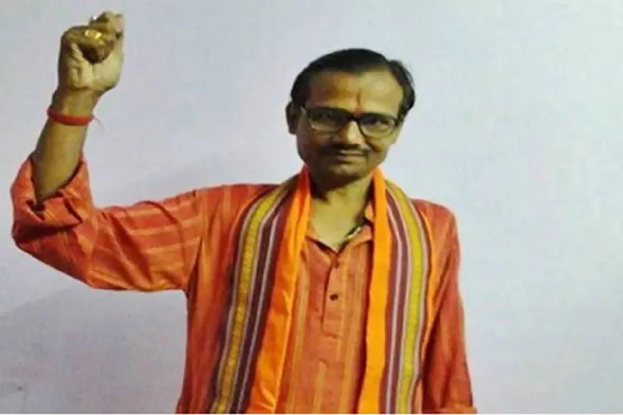 Kamlesh Tiwari murder: UP Police arrest three persons - ஸ்வீட் பாக்ஸில் ஆயுதம்; காட்டிக் கொடுத்த சிசிடிவி - இந்து மகா சபை தலைவர் கொலையில் மூவர் கைது