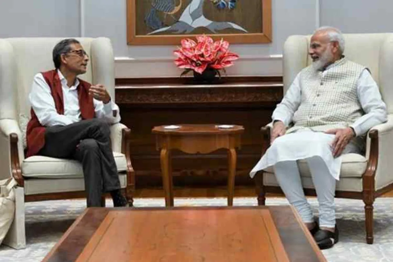 PM Modi meets Nobel laureate Abhijit Banerjee, Nobel laureate Abhijit Banerjee, Indian origin Abhijit Banerjee, Modi, Nobel laureate for economics 2019, நோபல் பரிசு பெற்ற அபிஜித் பானர்ஜி பிரதமர் மோடி சந்திப்பு, அபிஜித் பானர்ஜி பிரதமர் மோடி சந்திப்பு, Nobel prize 2019, nobel awarede Abhijit Banerjee, economincs nobel awarded, Abhijit Banerjee, Esther Duflo and Michael Kremer, PM Modi,Abhijit Banerjee