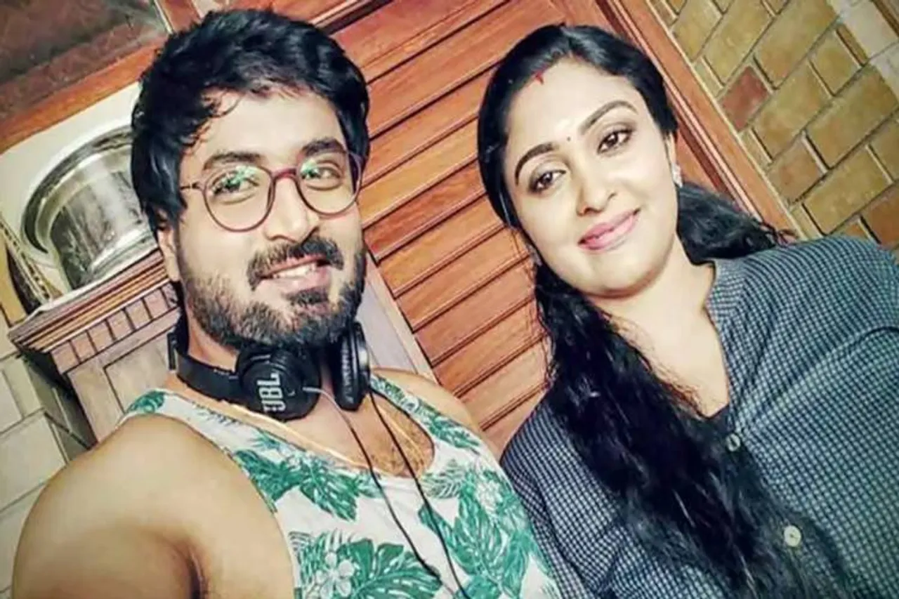 Mirchi senthil saravanan meenatchi - விஜய் சேதுபதியை ஓவர்டேக் செய்து 'சரவணன் மீனாட்சி' ஹீரோவான செந்தில் - சீரியல் உலகில் அசைக்க முடியா ஆளுமை