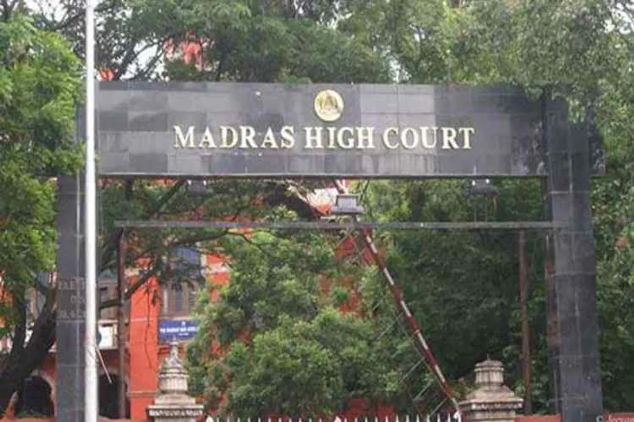 madras high court about unmarried couple stay together lodge sealed case - திருமணமாகாத ஆணும் பெண்ணும் ஒரே அறையில் தங்குவது குற்றமாகாது - ஐகோர்ட்