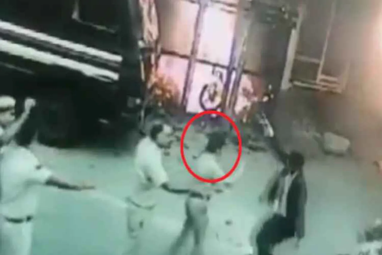 advocates,dcp (north) monika bhardwaj,delhi lawyers,delhi police,monika bhaedwaj,police lawyer clashes,tees hazard court,tis hazari clash