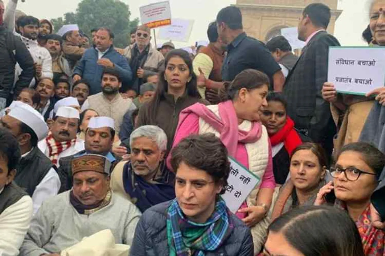Priyangka Gandhi, mamata banerjee, mamata banerjee rally, mamata banerjee news, mamata banerjee rally today, mamata banerjee rally in kolkata, mamata banerjee latest news today, mamata banerjee rally today, குடியுரிமை திருத்தச் சட்டத்துக்கு எதிராக போராட்டம், பிரியங்கா காந்தி தர்ணா, citizenship amendment bill 2019, citizenship amendment act, cab, cab news, cab protest, மம்தா பானர்ஜி பேரணி, cab protest news, cab bill, caa, caa protest, caa news, caa latest news, mega rally in kolkata, mega rally in kolkata today, mega rally in kolkata news, kolkata news, kolkata rally news