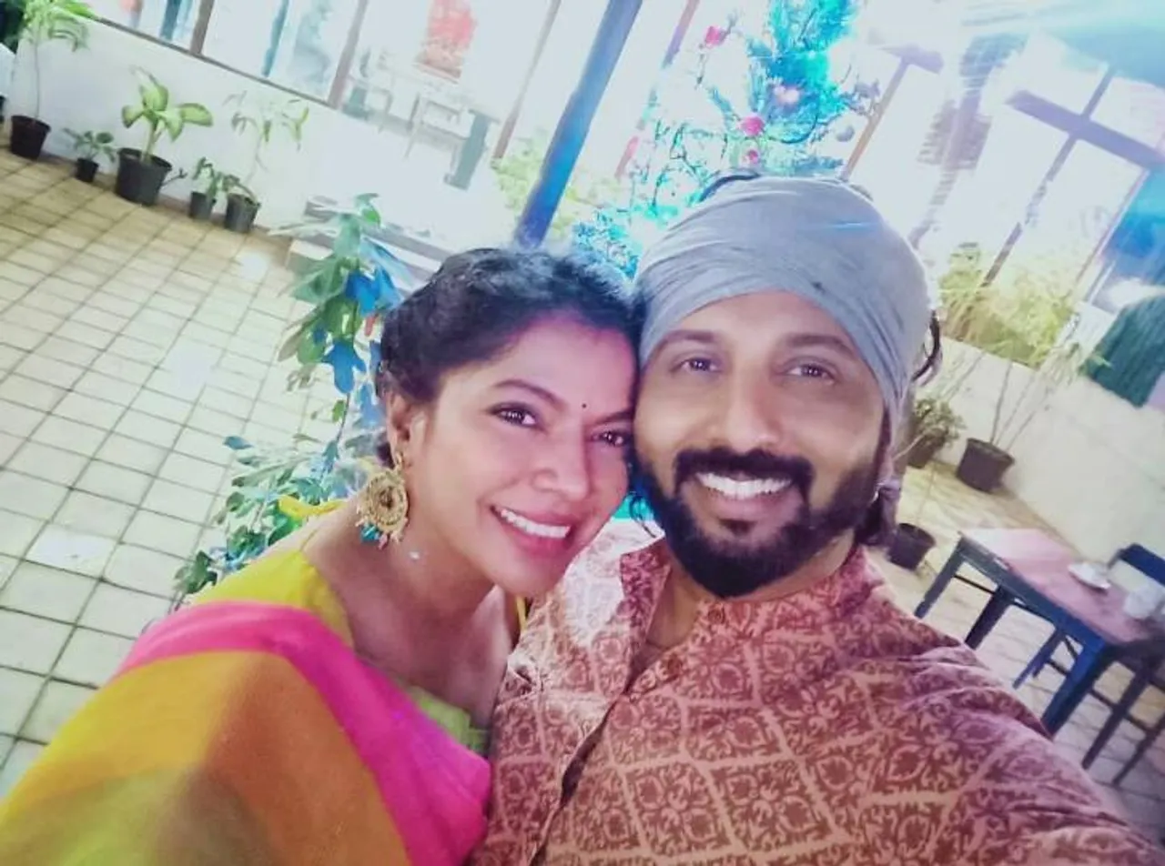 bigg boss fame kajal selfie with ananda kannan christmas - ஒரு காலத்தில் தமிழ்ப் பெண்கள் மத்தியில் இவர் அகில உலக ஃபேமஸ் - வைரலாகும் காஜல் செல்பி