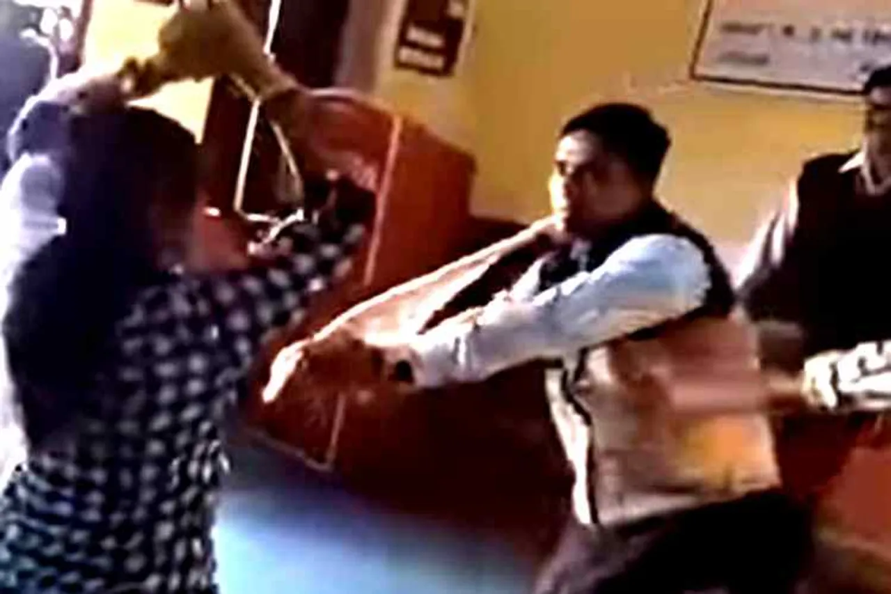 Rajasthan Govt School teacher suspended for Nagin dance, Govt School teacher suspended for Nagin dance, ஆசிரியை பாம்பு நடனம், ராஜஸ்தான், Govt School teacher Nagin dance, Nagin Dance, Rajasthan, Teacher dance in interval of orientation class