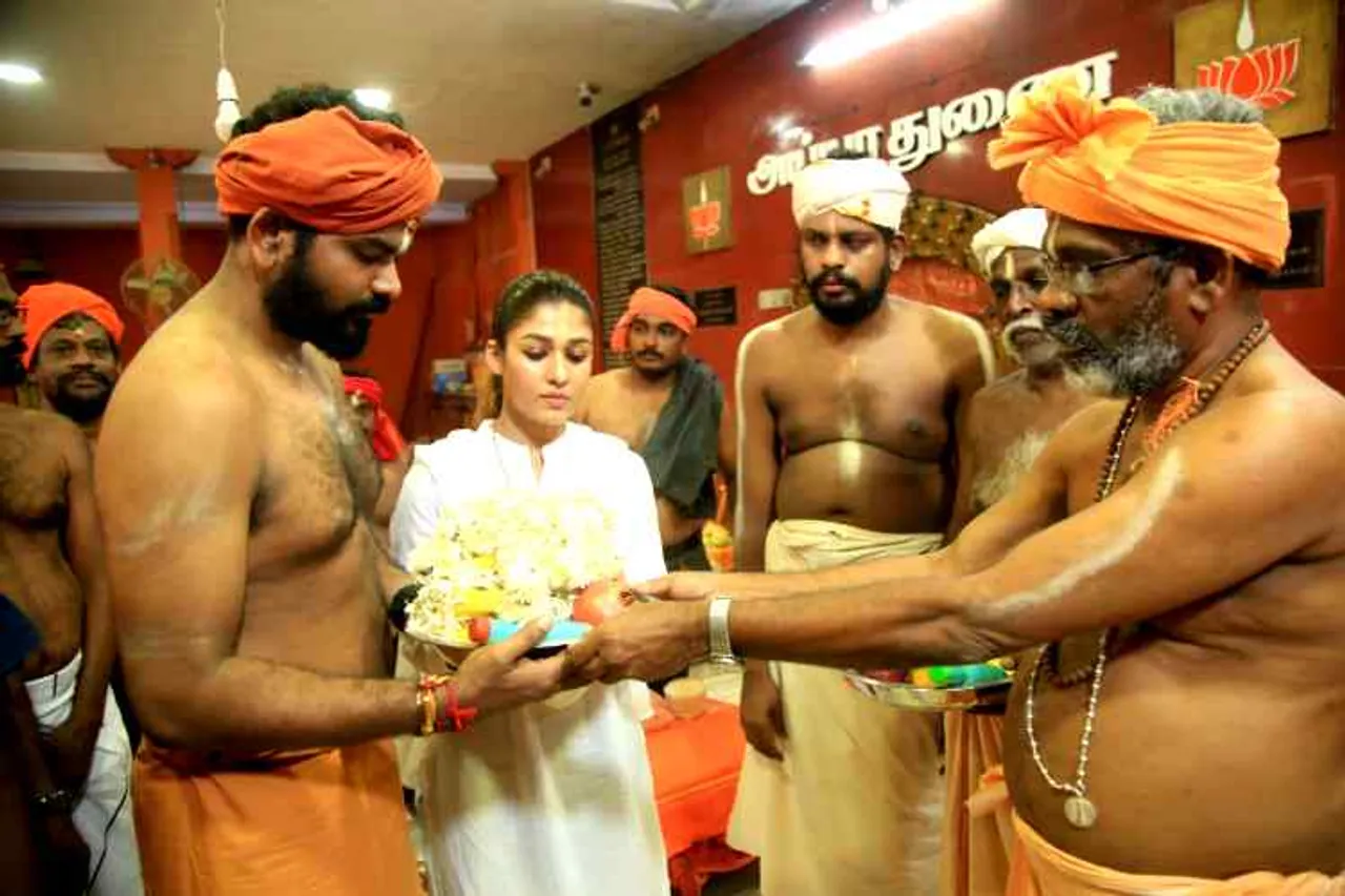 Nayanthara nayanthara news, nayanthara temple visit,நயன்தாரா, சுவாமி தோப்பு, nayanthara images, நயன்தாரா புகைப்படங்கள், nayanthara pictures, நயன்தாரா விக்னேஷ் ஷிவன், nayanthara swamithoppu pictures, nayanthara swamithoppu images, nayanthara kanyakumari, nayanthara photos,