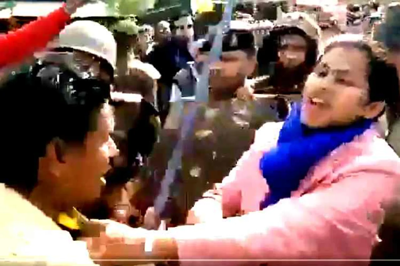 mp caa protest violence video, rajgarh bjp violence, மத்தியப் பிரதேசம், சிஏஏ ஆதரவு பேரணி, மாவட்ட துணை ஆட்சியர் மீது தாக்குதல், bjp violence video, Tamil indian express news