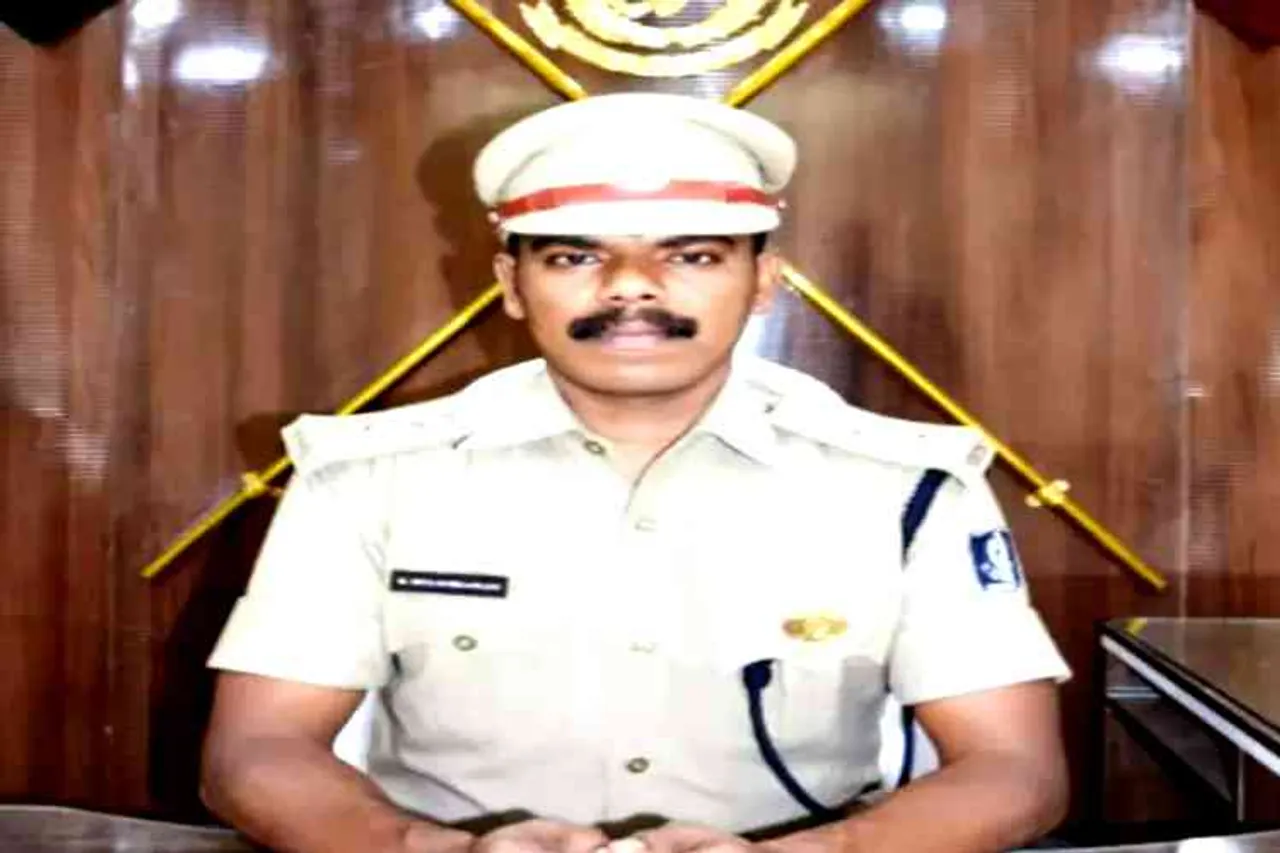 Tamil Nadu IPS Officer Sivasubramani, ஐபிஎஸ் அதிகாரி சிவசுப்பிரமணி, IPS officer sivasubramani received president award, தமிழக ஐபிஎஸ் அதிகாரி சிவசுப்பிரமணி, ஒடிசா, ரூர்கேலா மாவட்டம், நக்சல்களுக்கு எதிராக நடவடிக்கை, odisha IPS officer Sivasubramani received president award, ஜனாதிபதி விருது, sivasubramani IPS, President award, குடியரசுத் தலைவர் விருது, naxal eradicate action