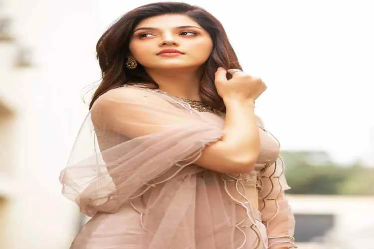 mehreen pirzada dhanush, pattas tamil, telugu, nenjil thunivirundhal, director suseendran, durai senthikumar, hot photoshoot, photos, cute actress