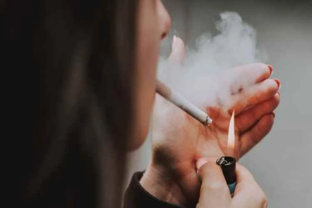 sadness effects chain smoking, chain smoking reason, smoking addiction, study on smoking