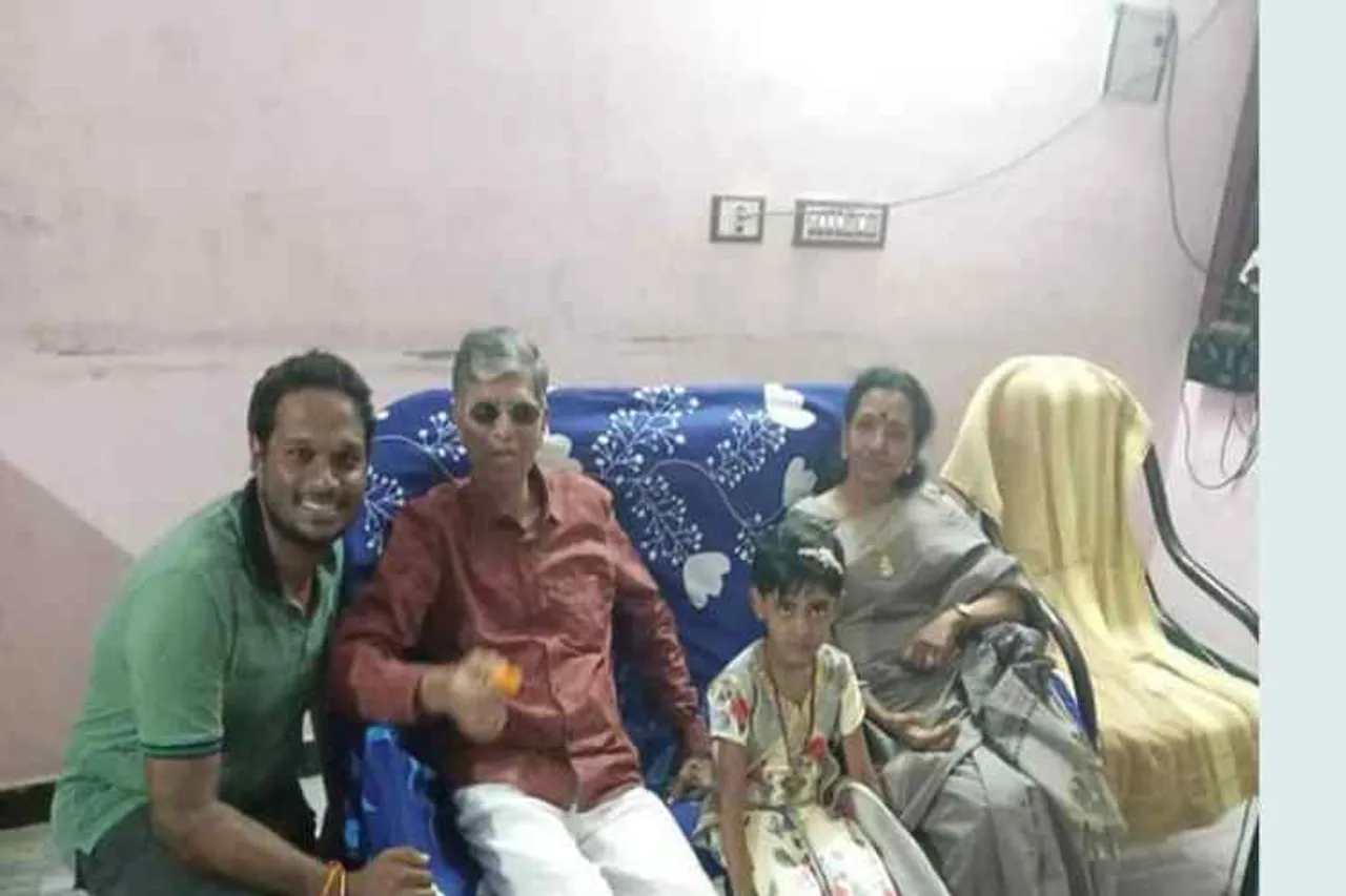 vijay, bigil vijay, sa chandrasekar, shoba chandrasekar, fans, house, surprise visit, cooking