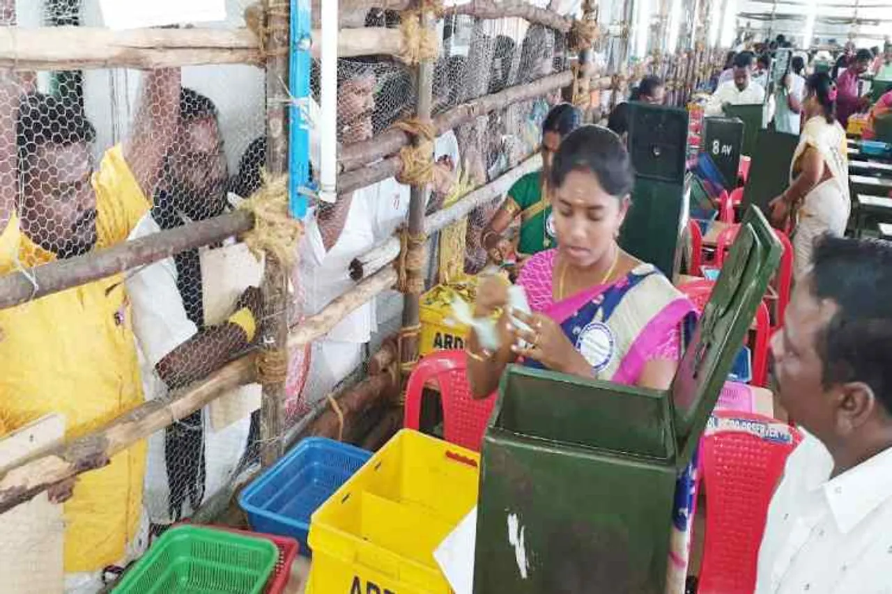 local body election recount madras high court - ஊரக உள்ளாட்சி தேர்தலில் மறுவாக்கு எண்ணிக்கை - அதிகாரிகள் அறிக்கை தாக்கல் செய்ய உத்தரவு