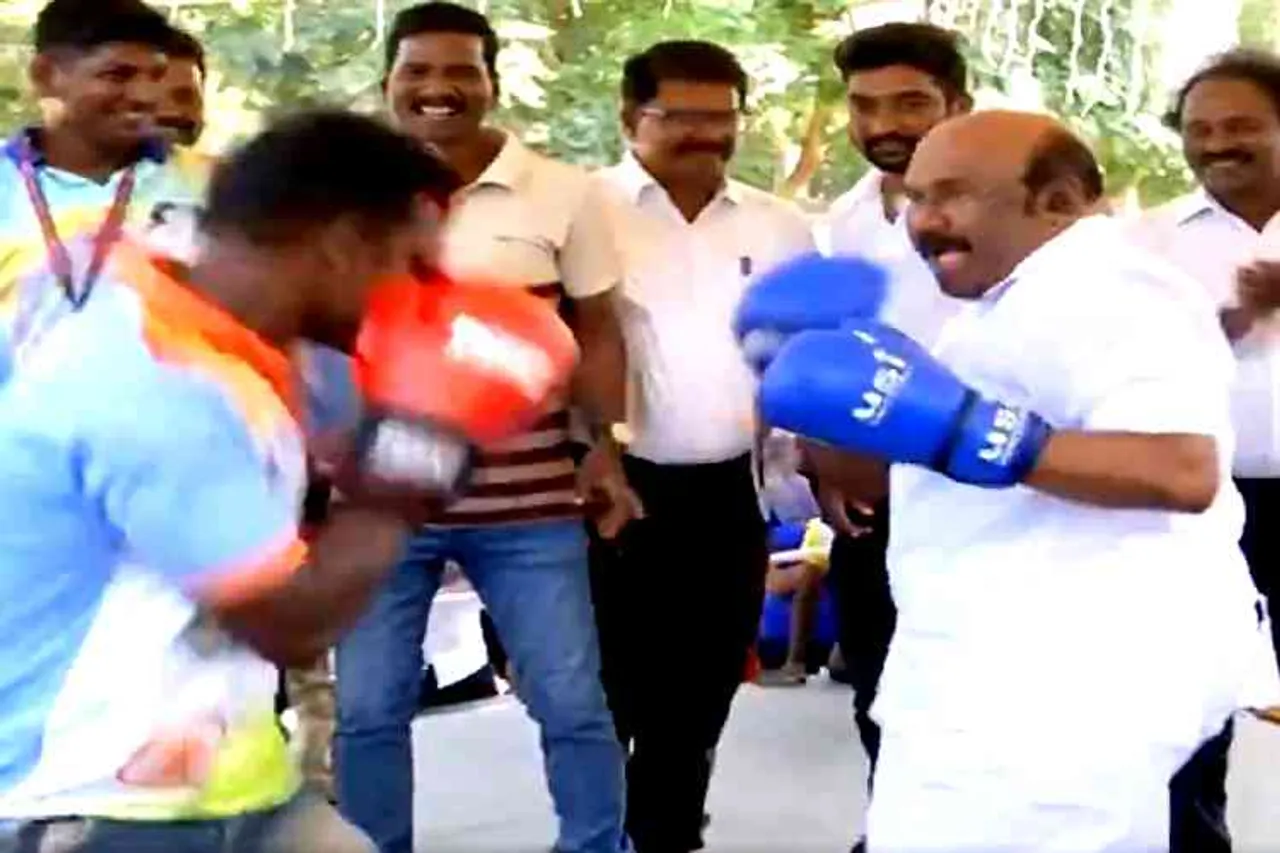 minister jayakumar boxing, jayakumar boxing, minister jayakumar boxer, பாக்ஸிங் செய்த அமைச்சர் ஜெயக்குமார், அமைச்சர் ஜெயக்குமார் பாக்ஸிங், வைரல் வீடியோ, minister jayakumar boxing video, jaykumar boxing video viral, jayakumar boxing viral video, boxing competition