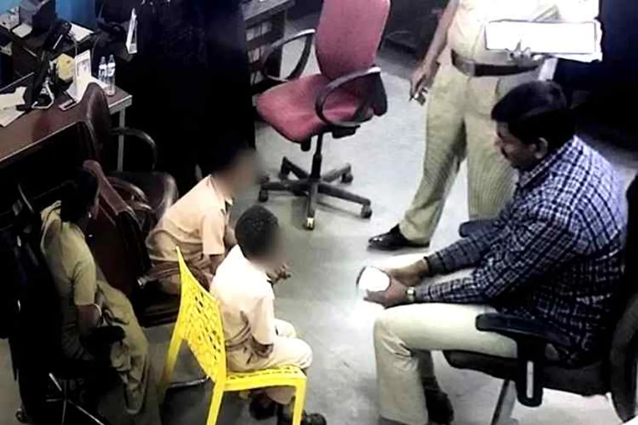 karnataka school anti-caa play, karnataka school sedition, karnataka anti caa play, கர்நாடகாவில் சிஏஏவுக்கு எதிராக நாடகம், பள்ளி தலைமை ஆசிரியை கைது, ஆசிரியர் தேசத்துரோக வழக்கில் கைது; தாயின் விடுதலைக்காக காத்திருக்கும் 9 வயது குழந்தை, bidar students sedition case, karnataka school sedition case, anti-caa play karnataka, caa protests, Tamil indian express news