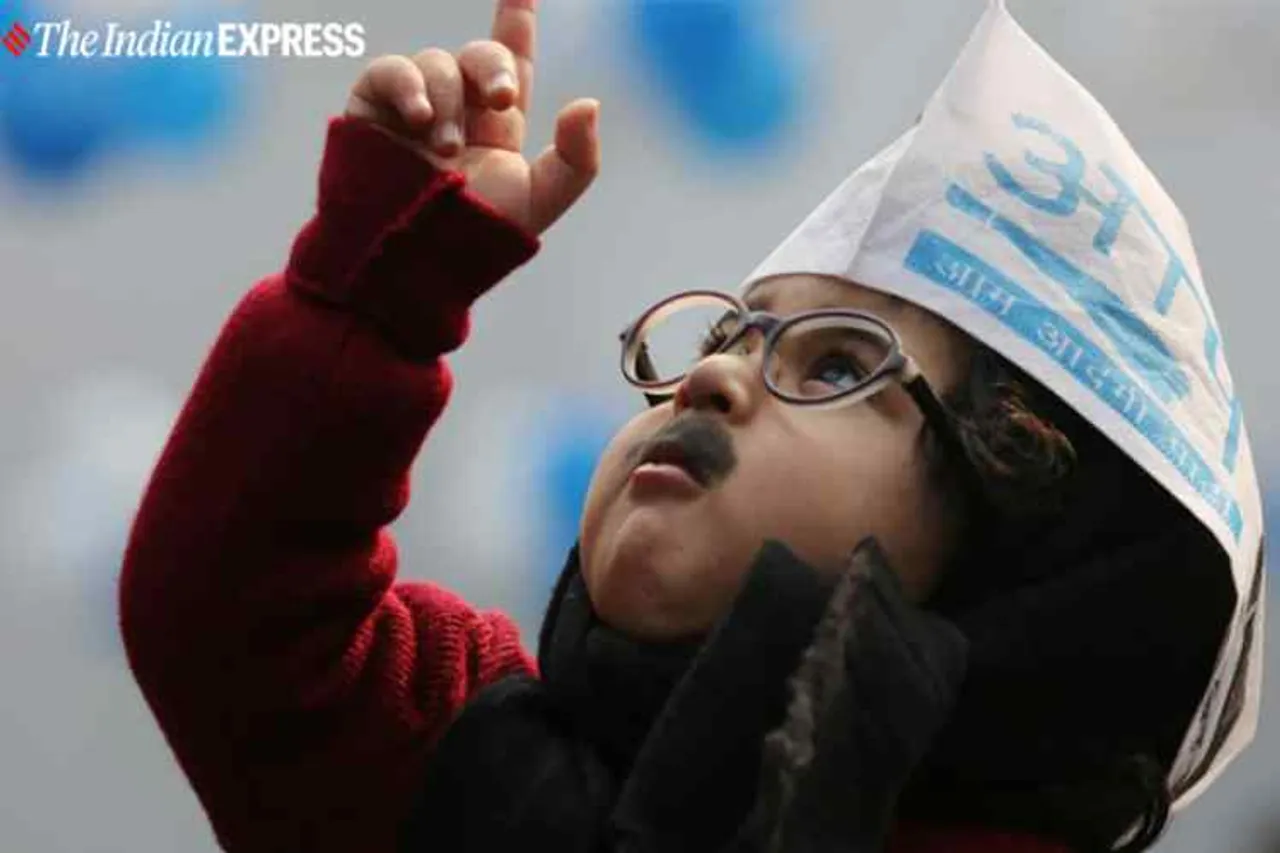 delhi elections arvind kejriwal, delhi elections 2020, baby kejriwal twitter trend, டெல்லி தேர்தல், ஆம் ஆத்மி கட்சி வெற்றி, பேபி கெஜ்ரிவால் போட்டோ வைரல், குட்டி கெஜ்ரிவால், baby kejriwal, aap, bjp, aap wins delhi assembly elections, trending, indian express photo, indian express baby kejriwal photo