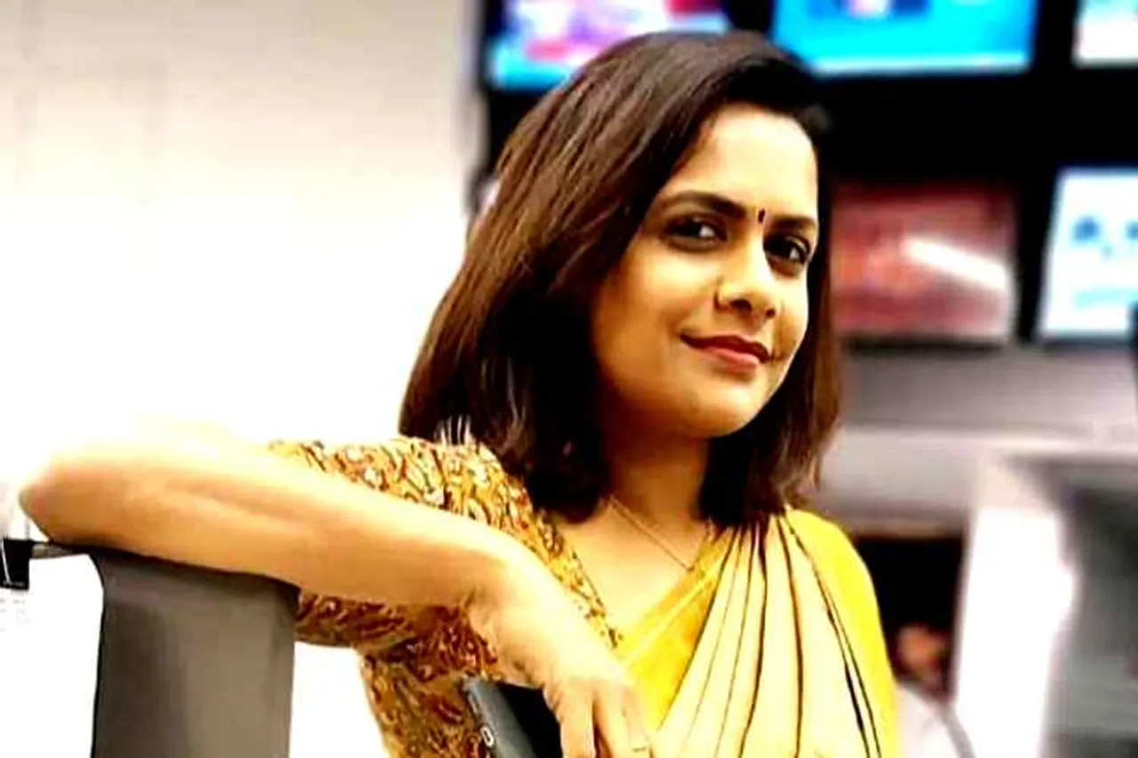 n sreeja, n sreeja news award, kerala news reader won award, ஸ்ரீஜா, நேரலையில் மகிழ்ச்சியில் திகைத்த செய்தி வாசிப்பாளர், சிறந்த செய்தி வாசிப்பாளர் விருது, கேரளா, kerela news presenter award 2018, Tamil indian express news