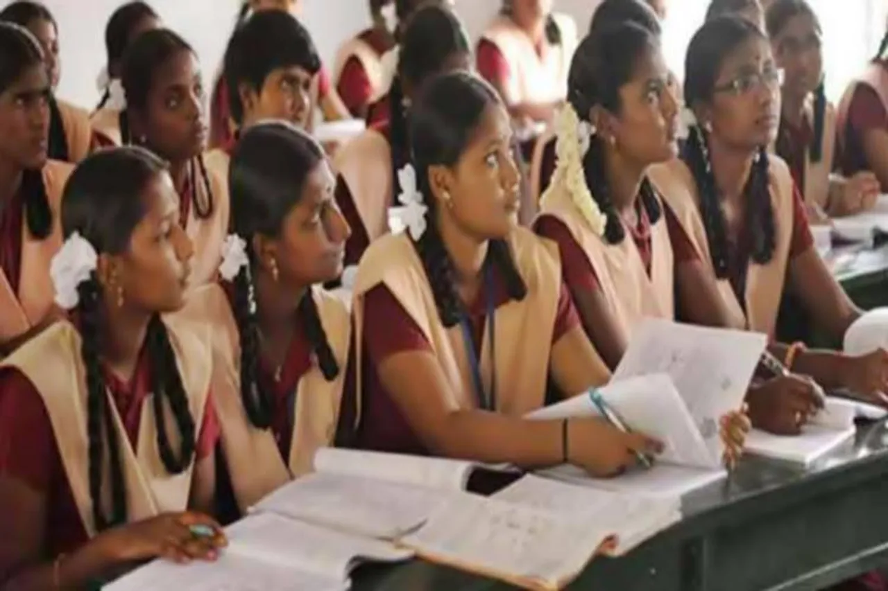 பள்ளி விதைகளே உலகின் விருட்சங்களாக மாறுங்கள்
