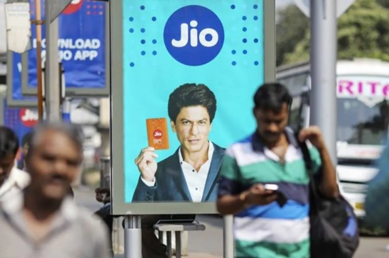 Jio News: ரிலையன்ஸ் ஜியோ ‘பிரீ பெய்டு’ சலுகை திடீர் குறைப்பு- 4 மாதங்களில் இப்படியொரு அதிர்ச்சியா?
