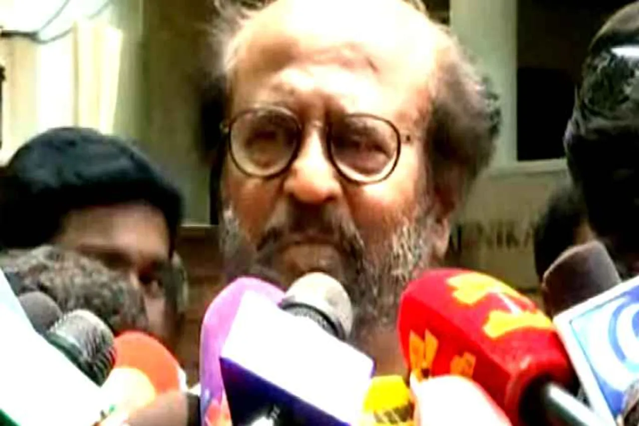 rajini interview, rajini no satisfaction, ரஜினி ஒரு விஷயத்தில் திருப்தி இல்லை, ரஜினி பேட்டி, ரஜினி செய்தியாளர்கள் சந்திப்பு, rajini press meet, rajinikanth, rajini, rajinikanth discussion meeting with district secretary, ரஜினிகாந்த், ரஜினி மாவட்ட செயலாளர்களுடன் ஆலோசனை, ரஜினி மக்கள் மன்றம், ரஜினி செய்திகள், rajini makkal mandram district secretary meeting, சென்னை, rajini meet with district secretary, chennai, tamil nadu, rajini news, latest rajini news, rajini meeting news