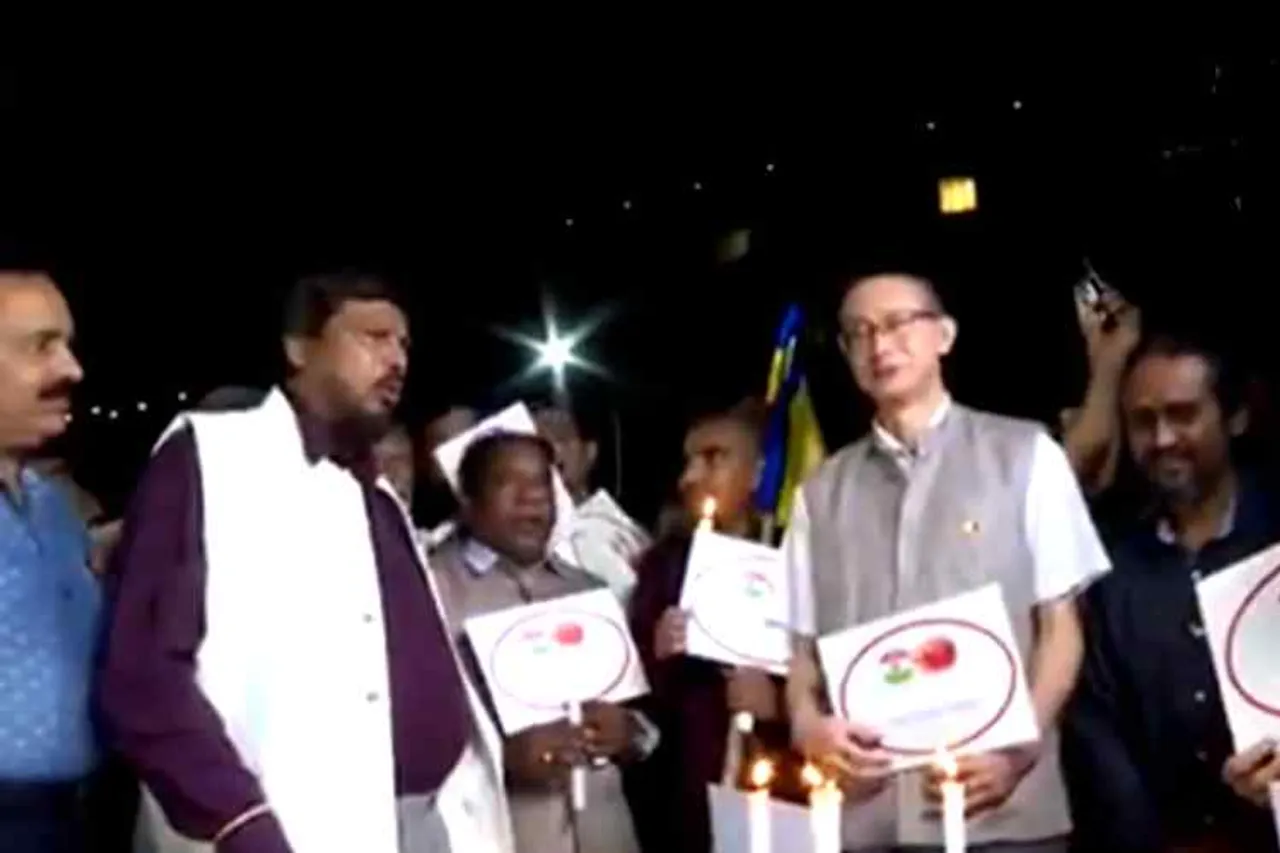 Union Minister Ramdas Athawale, Ramdas Athawale chanting Go corona viral video, ராமதாஸ் அதவாலே, கொரோனாவைரஸ், Chinese Consul General Tang Guocai chanting Go corona, viral video, கோ கோரொனா கோஷமிட்ட ராம்தாஸ் அதவாலே, வைரல் வீடியோ, coronavirus, coronavirus outbreak, coronavirus india