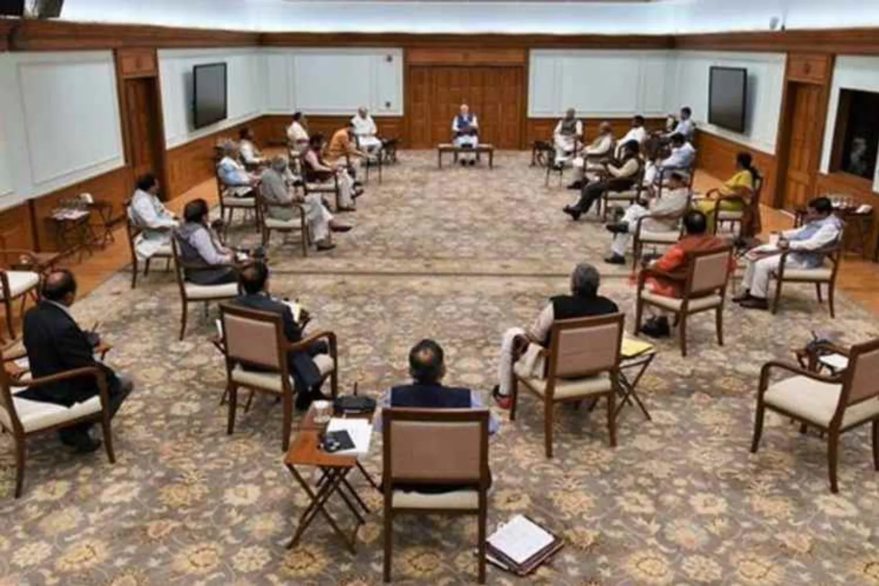 India lockdown, Coronavirus India lockdown, கொரோனா வைரஸ், ஊரடங்கு உத்தரவு, பிரதமர் மோடி, PM Modi speech, PM Modi india lockdown, india 21 day lockdown, அமைச்சரவைக் கூட்டம், coronavirus 21 day lockdown, pm modi chaired cabinet meeting followd social distancing, சமூக விலகல், india shutdown, coronavirus, coronavirus india