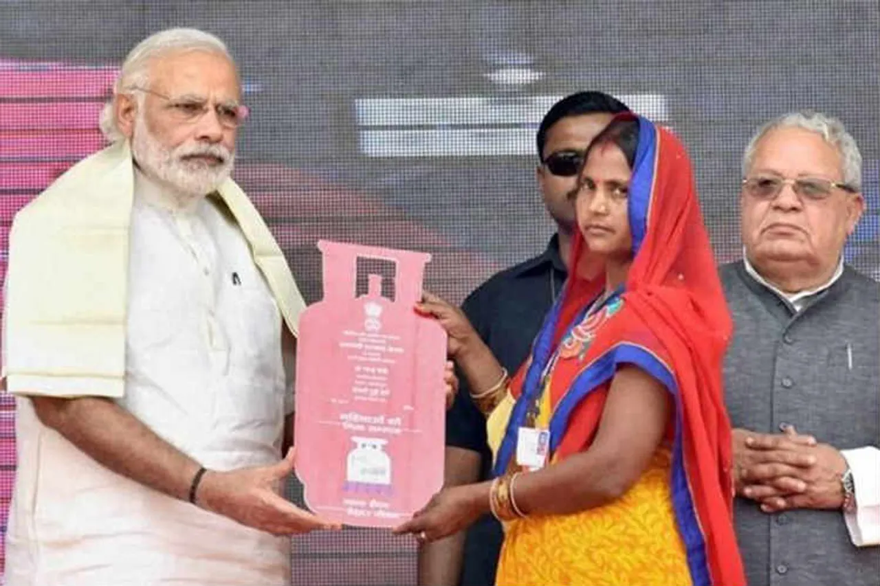 3 மாதம் இலவச கேஸ்: மத்திய அரசின் ‘உஜ்வாலா’ திட்டத்தில் இணையும் முறை தெரியுமா?